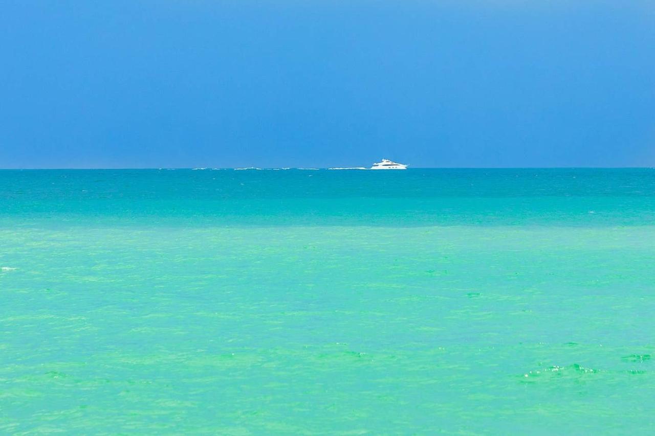 Paradise On Beach 2 Bed 2 Bath *