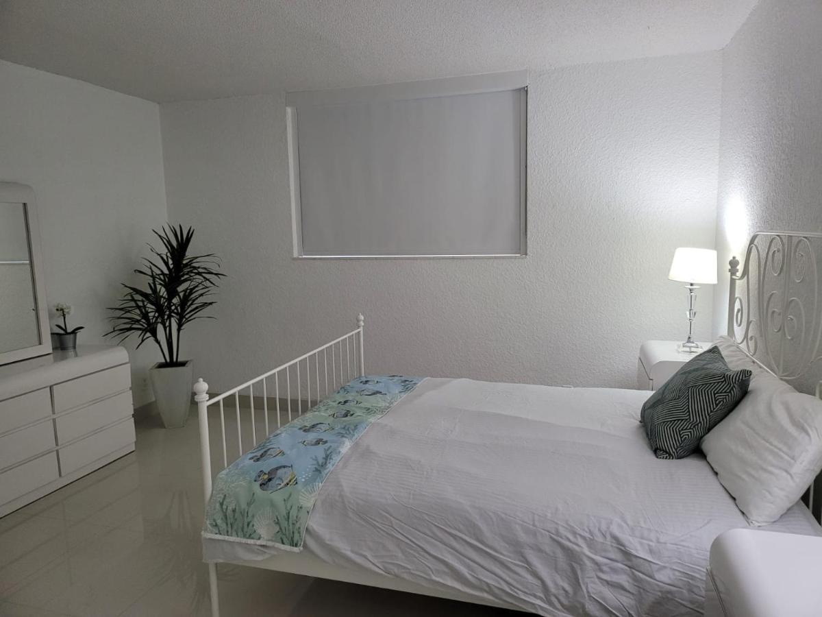 Apartment Paradise On Beach 2 Bed 2 Bath *